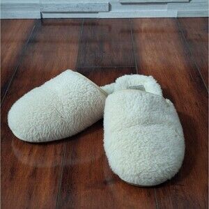 UGG Fluffette Soft Cream Slippers Size 9